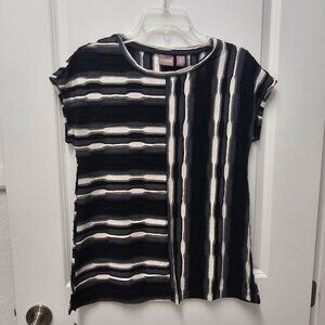 Chicos black and white top. Size 0.  Very soft and comfortable